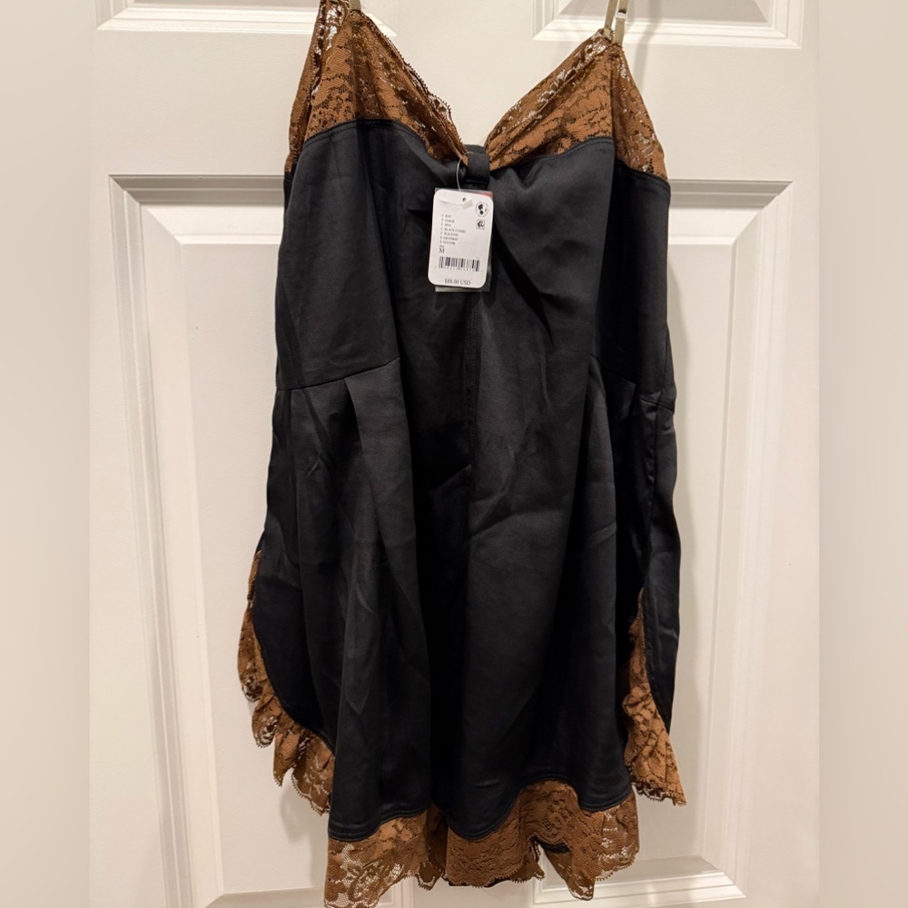 FREE PEOPLE INTIMATELY FIRST DATE ROMPER in Black Combo NWT sz M - Picture 6 of 11